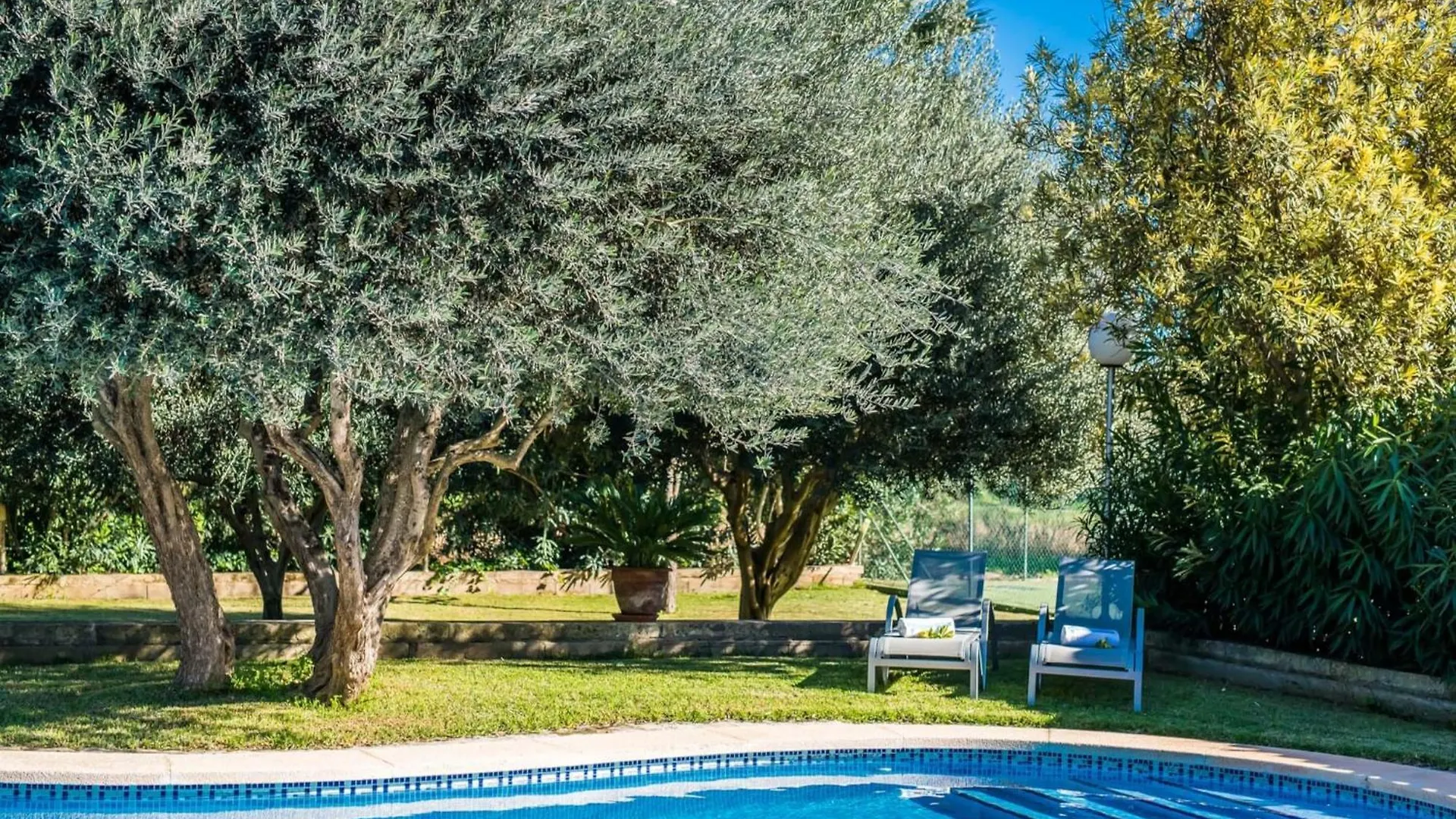Holiday home Rural Finca For 8 Guests Buger